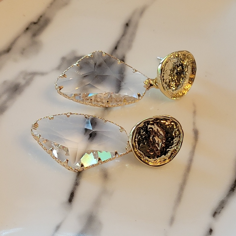 🔥LAST PAIR🔥 High Shimmer Faceted Crystal Style Drop Hammered Gold Earring - Picture 8 of 9